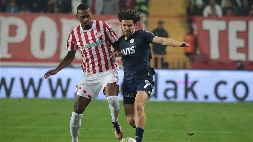 Fenerbahçe - Antalyaspor maçı bu akşam canlı yayınlanacak! İşte muhtemel 11’ler 7